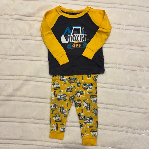 Various pajama sets size 18 months - Picture 4 of 4